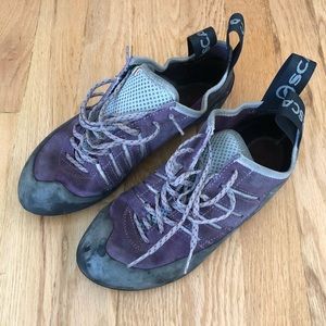 US Women’s 8 (Men’s 7) Scarpa Climbing Shoes